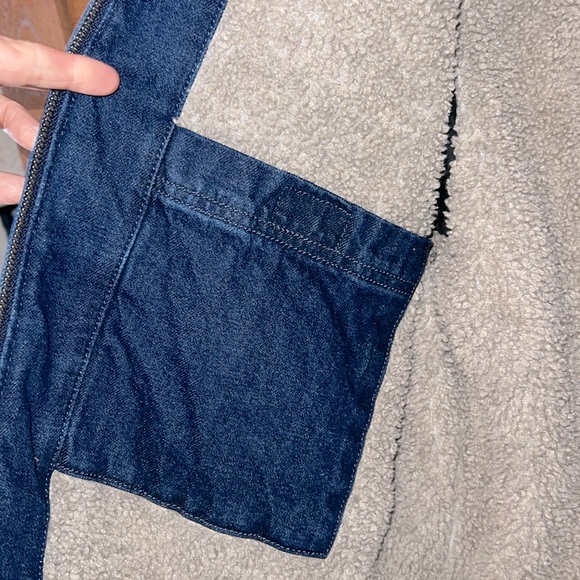 CARHARTT WOMEN’S SHERPA LINED DENIM JACKET - Picture 3 of 8